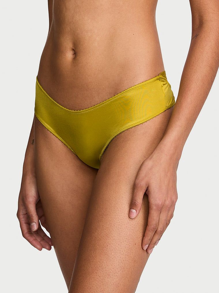 Páskované kalhotky na zadní straně Ring Hardware Cheeky. Produkt je zelené barvy a pochází z kolekce Very Sexy.