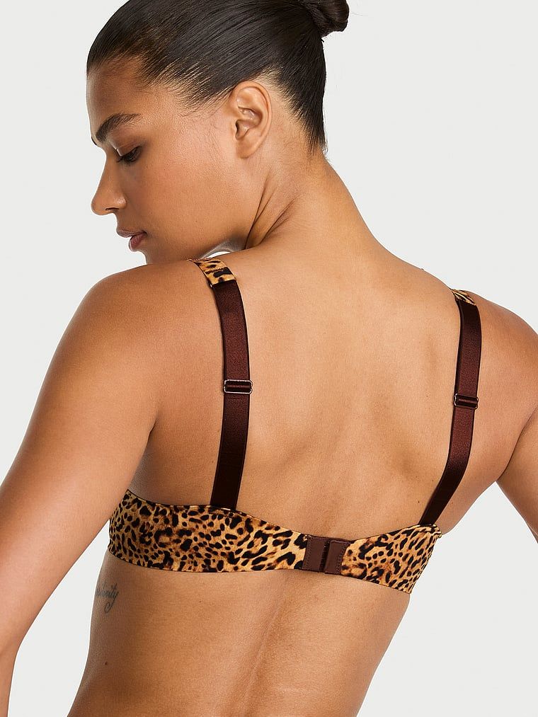 Mírně vycpaná podprsenka s lesklými ramínky Shine Strap Demi. Produkt má vzorovanou barvu a pochází z kolekce Very Sexy.