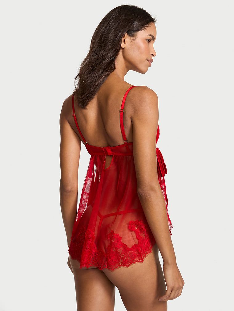 Hříšný průsvitný a tanga. Produkt má červenou barvu a pochází z kolekce Very Sexy.