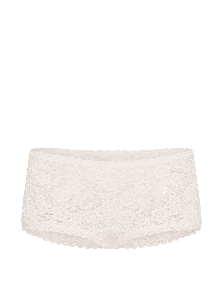 Krajkové kraťasy s nízkým pasem Boyshorts. Produkt je bílé barvy a pochází z kolekce Lacie.