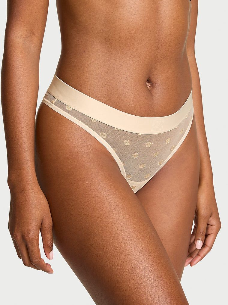 Průhledná tanga ze síťoviny Heritage Shimmer. Výrobek má zlatou barvu a pochází z kolekce Cotton.