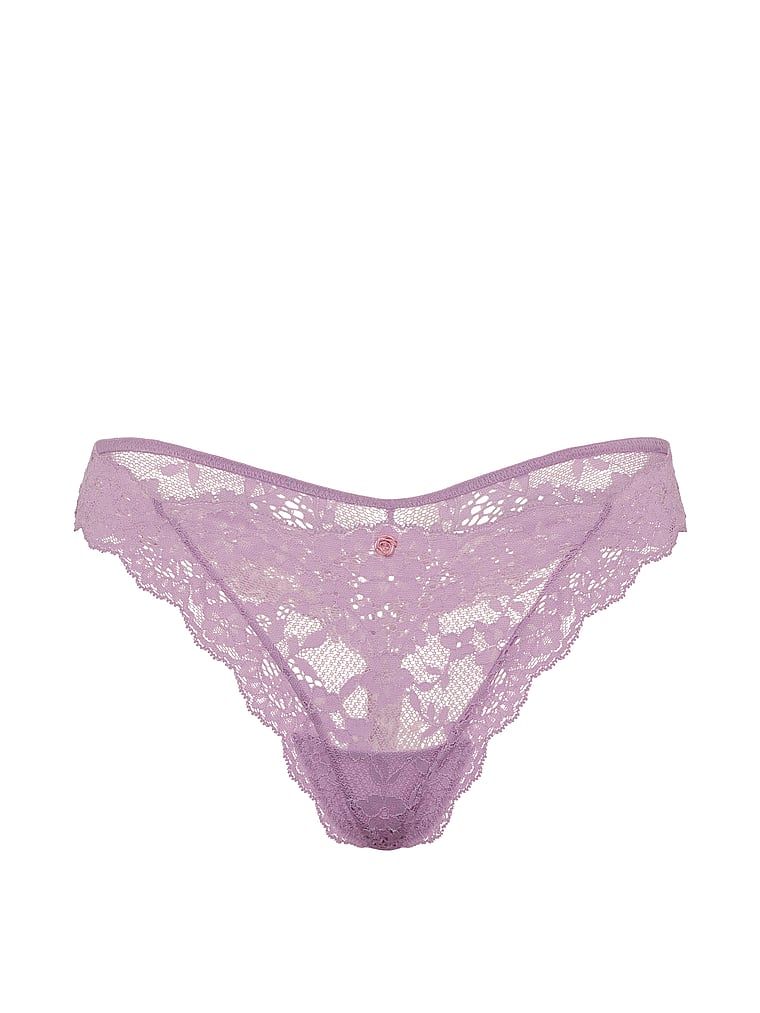 Krajkové tanga Lace. Produkt je fialové barvy a pochází z kolekce Dream Angels.