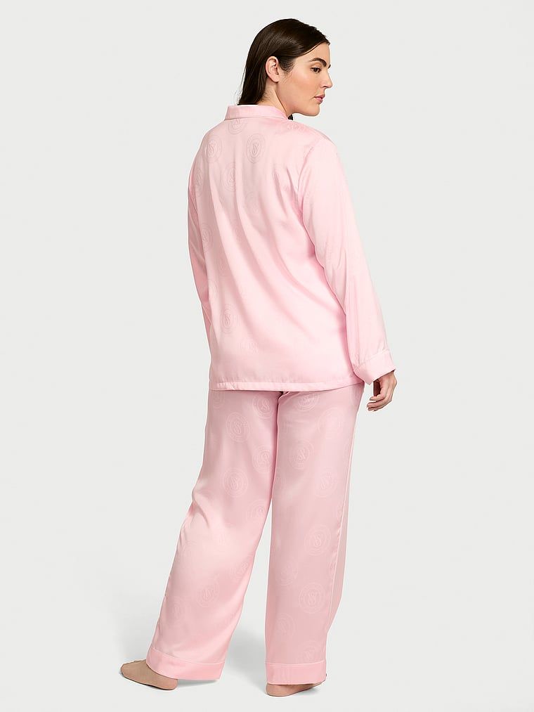 Saténové pyžamo s dlouhými rukávy. Produkt je růžový a pochází z kolekce Victoria's Secret.