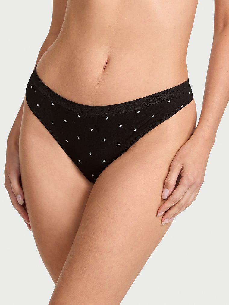 Bezešvá tanga. Produkt je vzorovaný a pochází z kolekce Bezešvé.