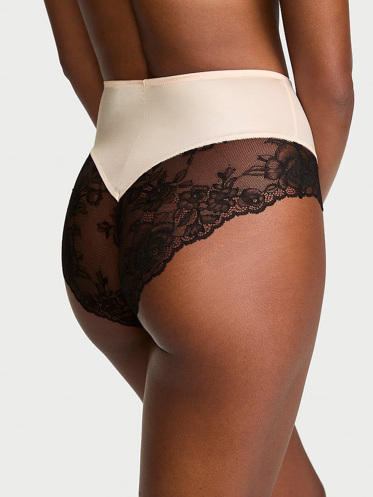 Kalhotky s vysokým pasem a krajkou Smooth Lace-Lem. Produkt je béžové barvy a pochází z kolekce Very Sexy.