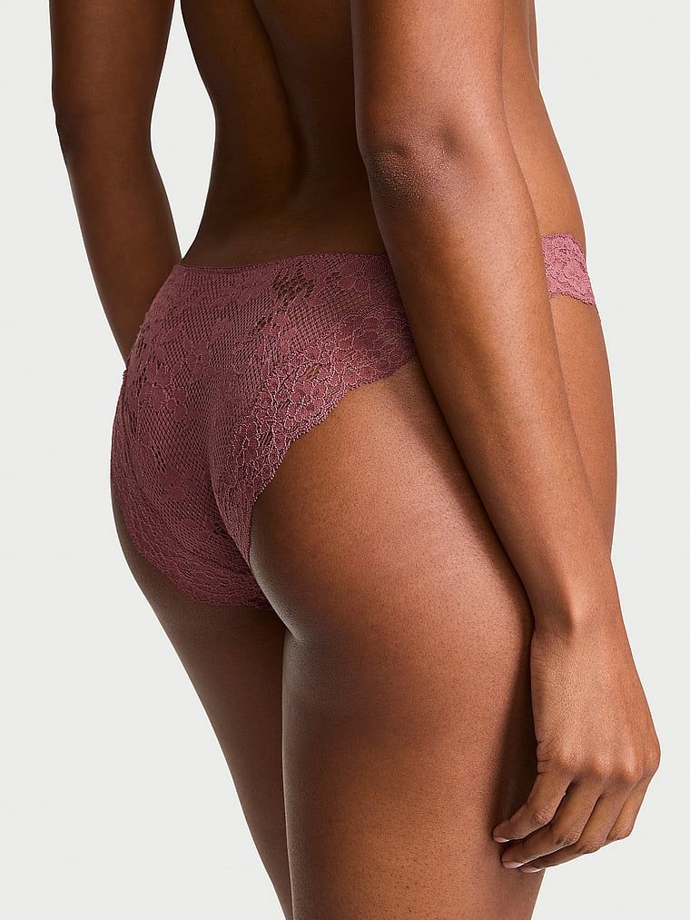 Krajkové bikini kalhotky. Produkt je růžové barvy a pochází z kolekce Dream Angels.