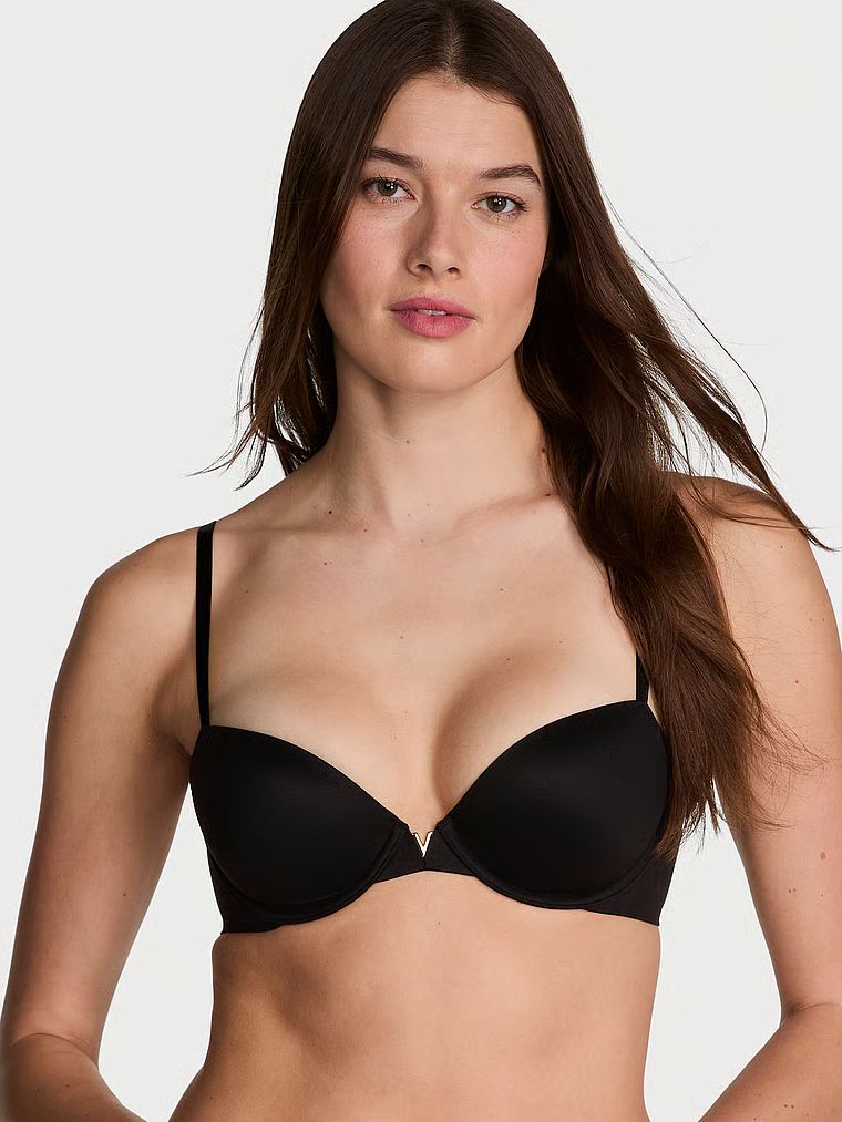 Hladká Demi mírně vyztužená podprsenka. Produkt je černý a pochází z kolekce Dream Angels.