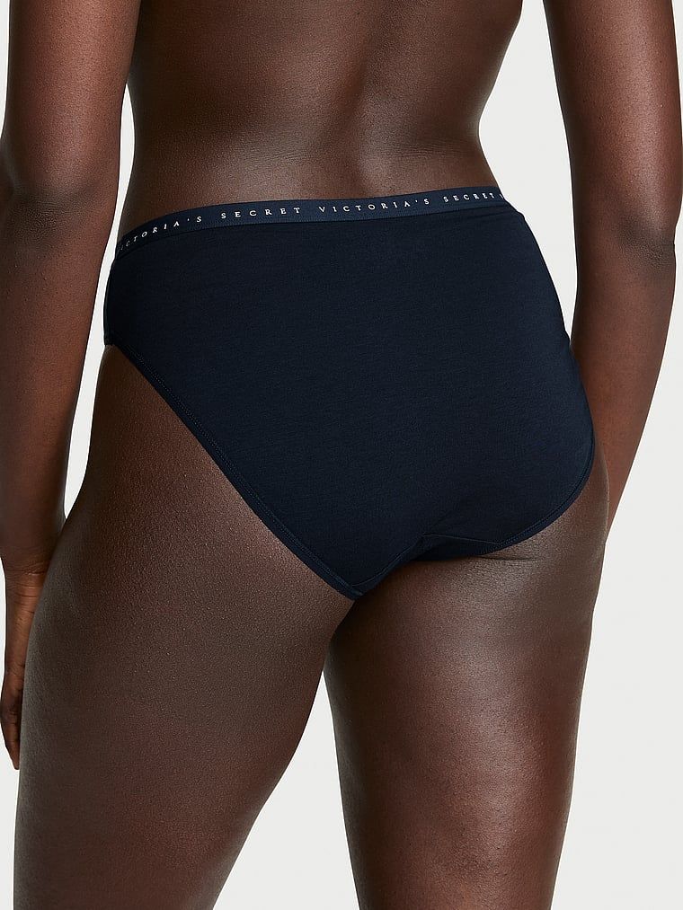 Bavlněné slipy s vysoko střiženými nohavičkami. Produkt je modré barvy a pochází z kolekce Victoria's Secret.