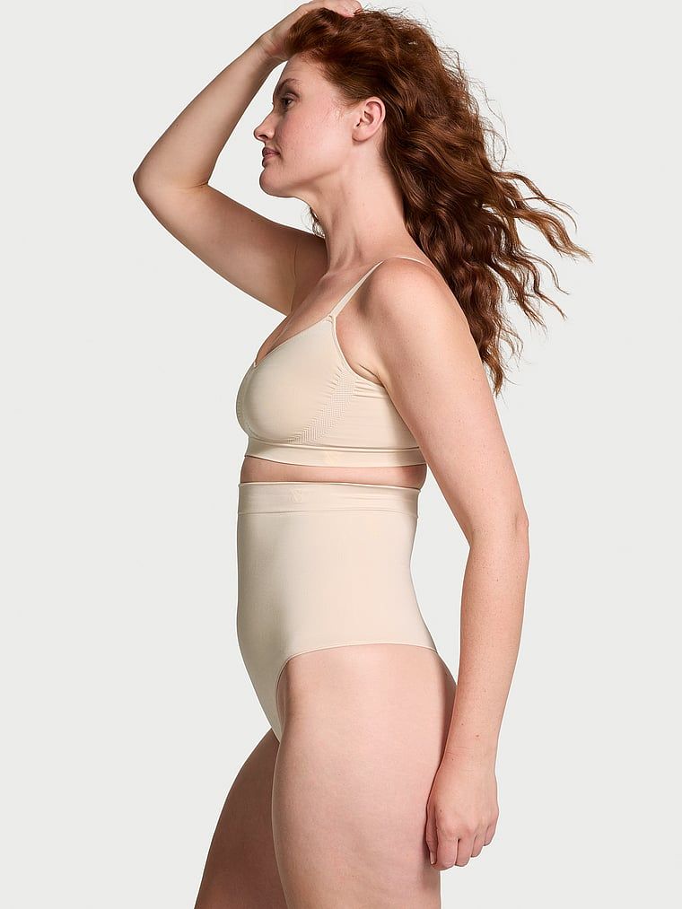 Tvarovací prádlo od Victoria tvarující bralette. Produkt je béžový a pochází z kolekce Victoria's Secret.