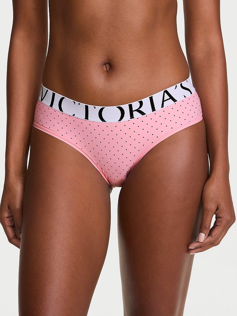 Kalhotky s logem Cool Hiphugger. Produkt má vzorovanou barvu a pochází z kolekce Victoria's Secret.