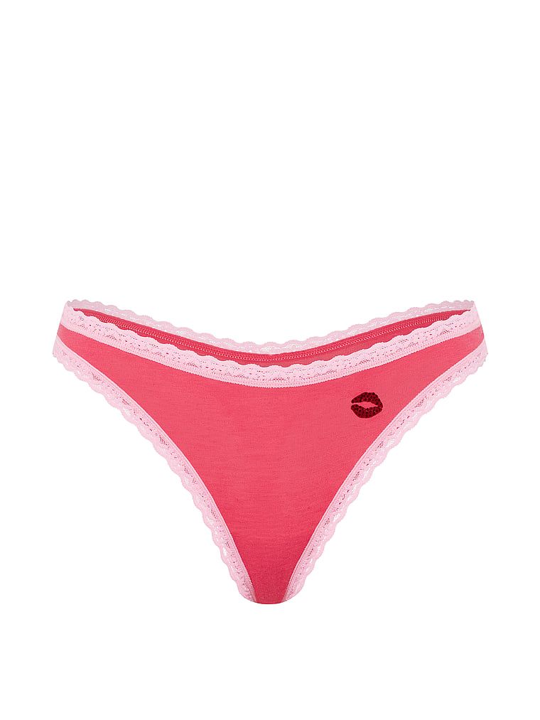 Bavlněné tanga s krajkou na okrajích Lace-Waist. Produkt je červené barvy a pochází z kolekce Lace Trim.
