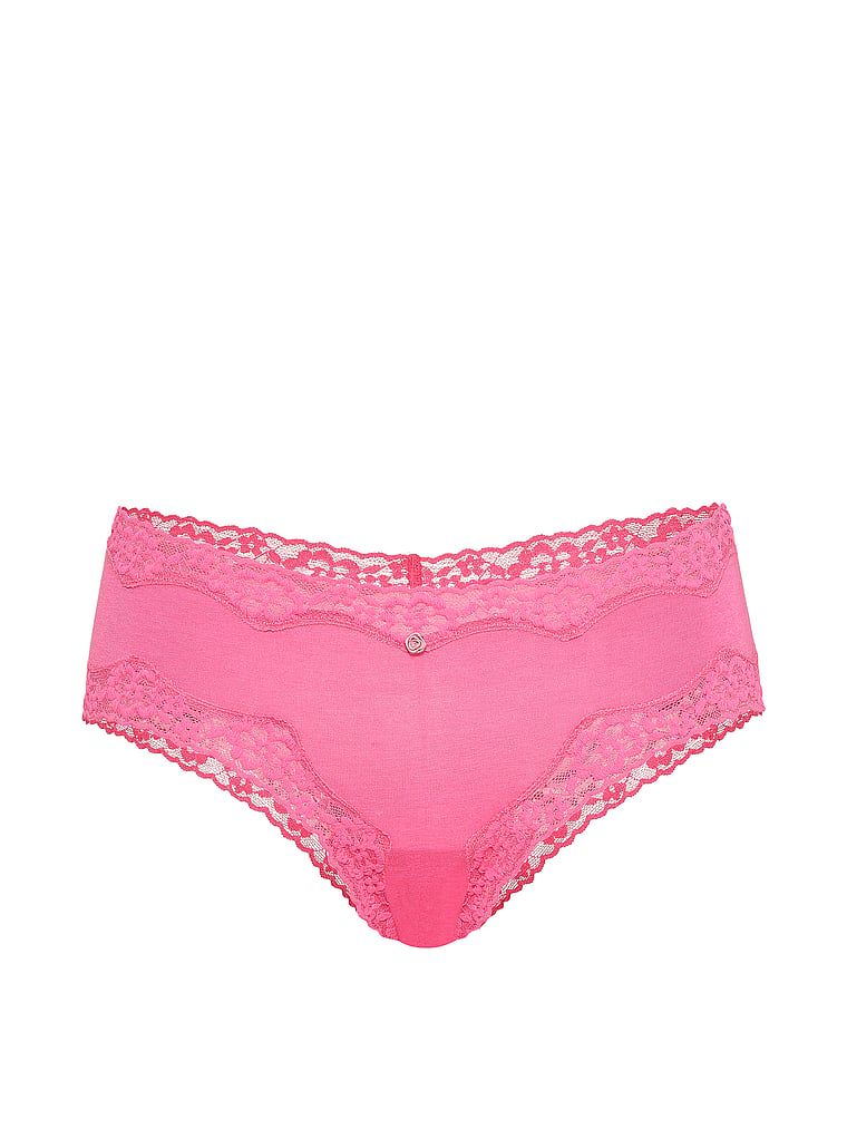 Bavlněné kalhotky s krajkou na okrajích Lace-Waist Cheeky. Produkt je růžové barvy a pochází z kolekce Lace Trim.