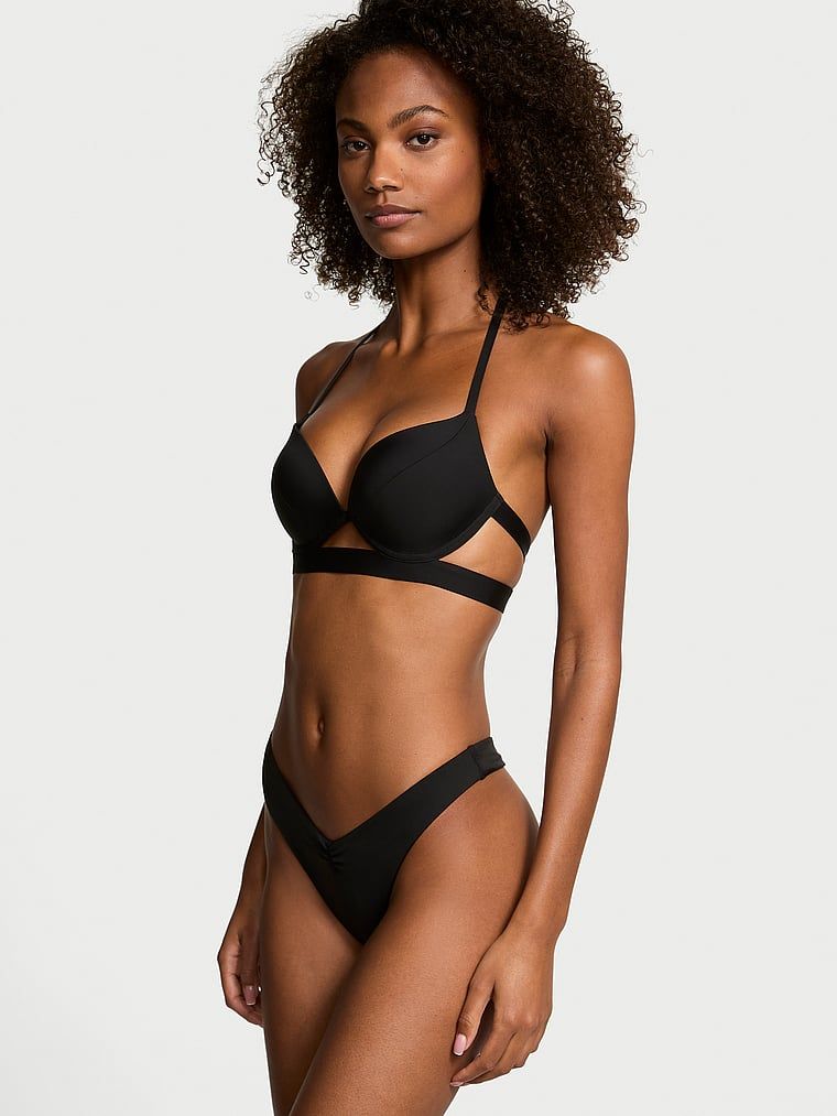 Spodní díl bikin Essential Cinked tanga. Produkt je černý a pochází z kolekce Victoria's Secret Swim.