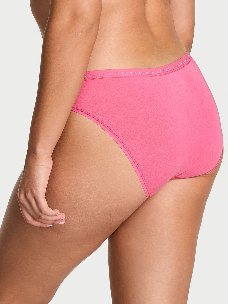 Bavlněné bikiny kalhotky. Produkt má růžovou barvu a pochází z kolekce Victoria's Secret.
