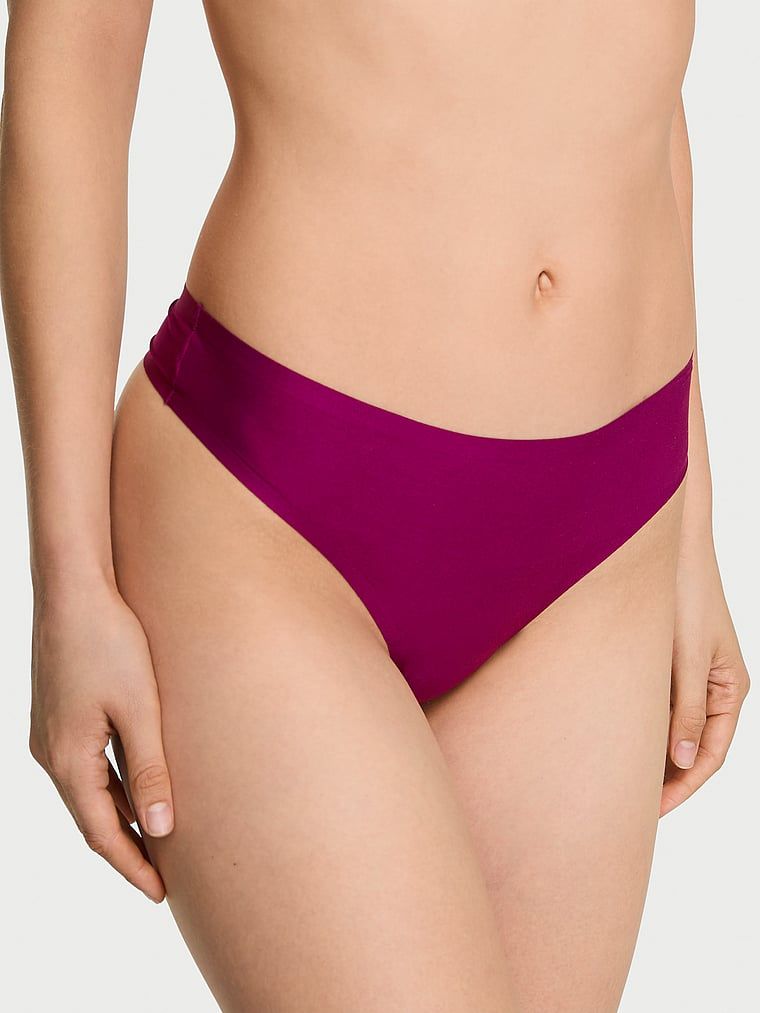 Flexibilní tanga z mikrovlákna. Produkt je růžový a pochází z kolekce Body by Victoria.