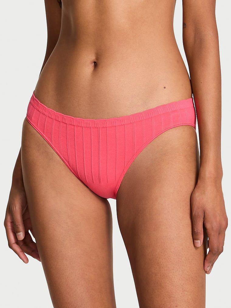 Bezešvové žebrové bikiny a bavlněné kalhotky. Produkt je růžové barvy a pochází z kolekce Seamless.