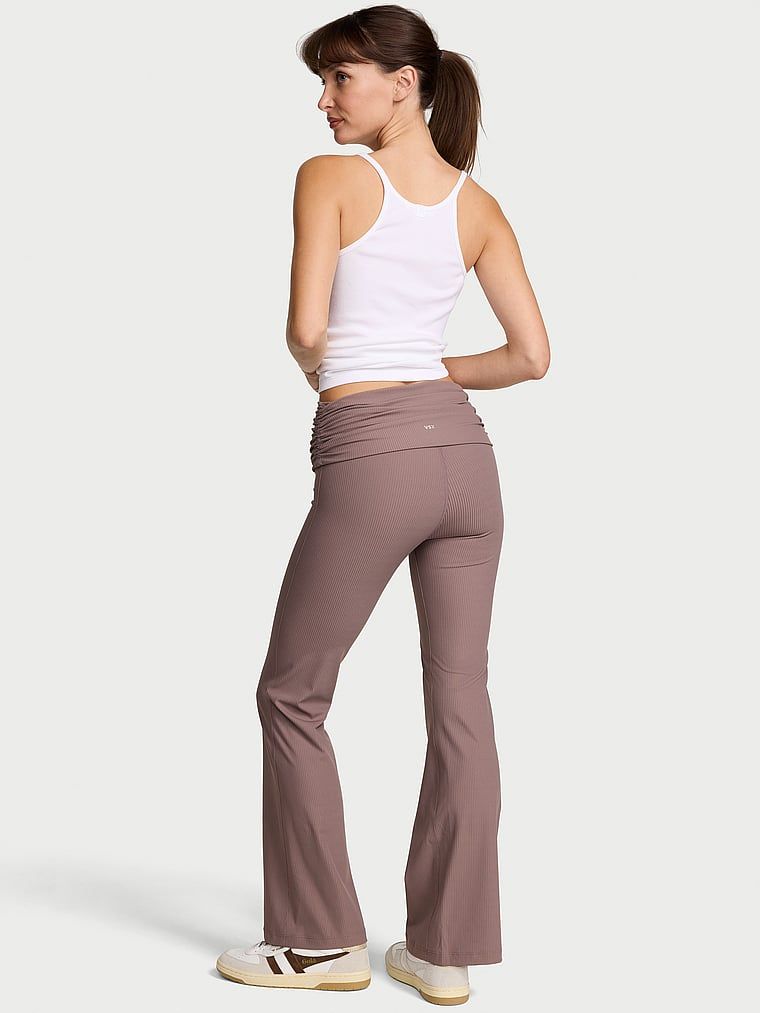 Žebrované legíny s volánky v pase VSX Elevate Flare. Produkt je šedobarevný a pochází z kolekce VSX.