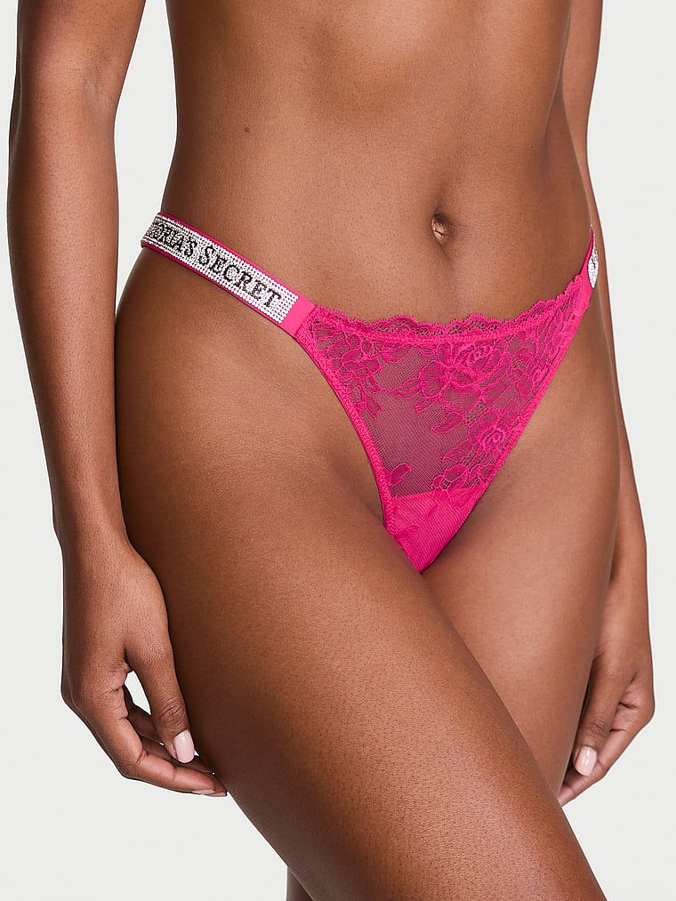 Brazilské krajkové kalhotky s pruhy Shine Strap. Produkt je růžové barvy a pochází z kolekce Very Sexy.