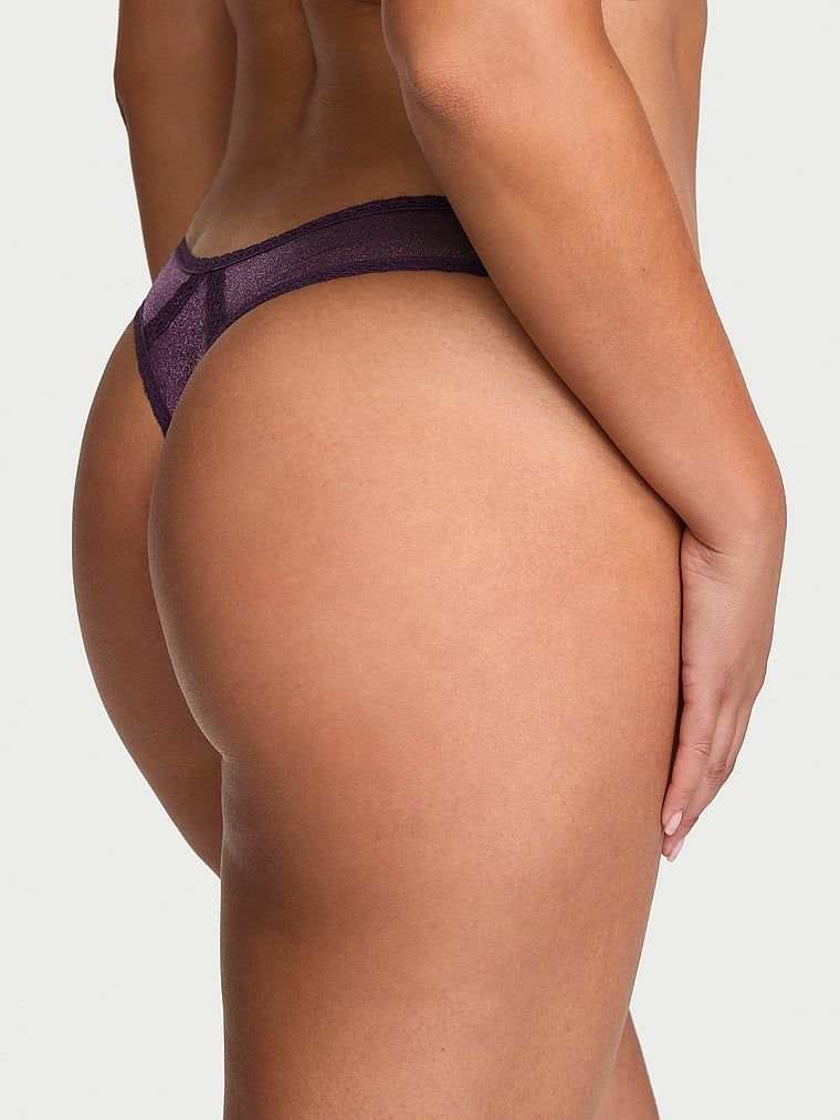 Sheer Shimmer Shimmer Shiny Thong. Produkt je fialové barvy a pochází z kolekce Dream Angels.