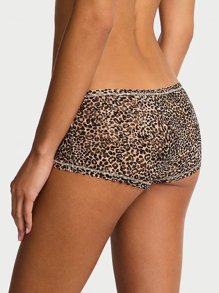Krajkové kraťasy s nízkým pasem Boyshorts. Produkt má vzorovanou barvu a pochází z kolekce Lacie.