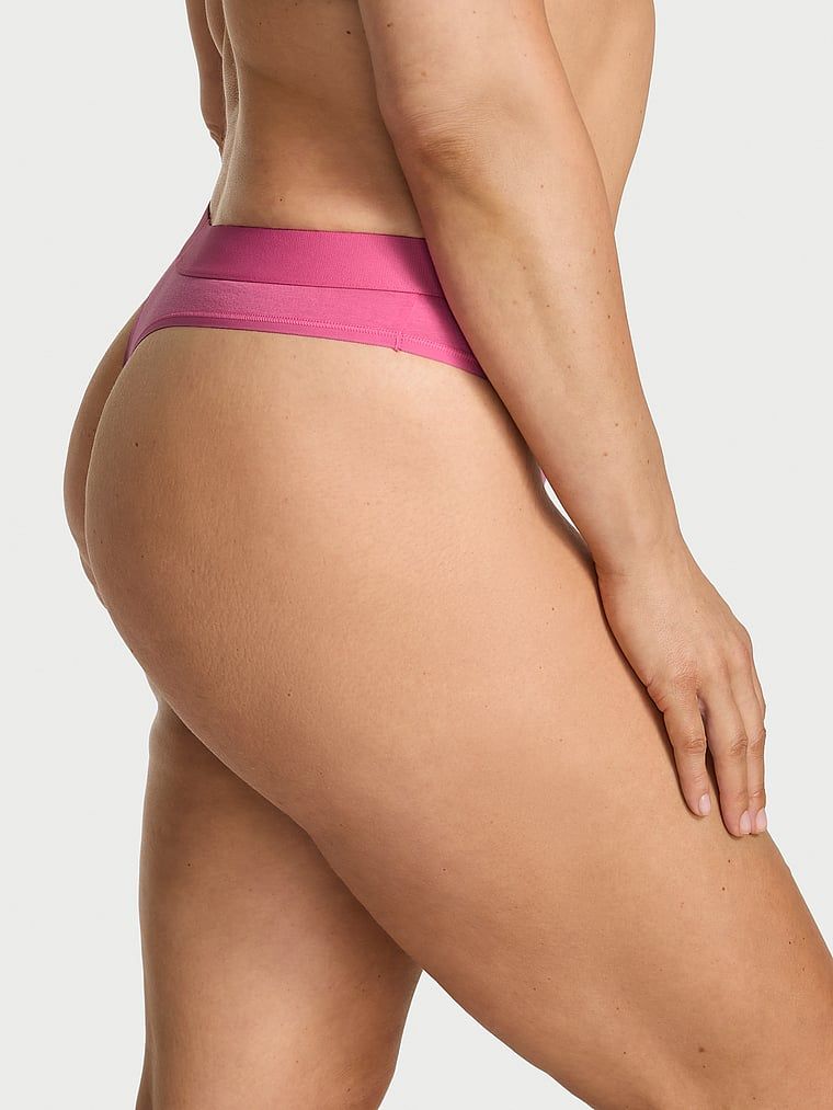 Bavlněná tanga s lesklým logem Shine Patch. Produkt má růžovou barvu a pochází z kolekce Cotton.