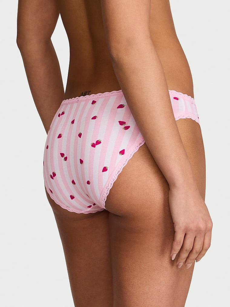 Bavlněné kalhotky s krajkovými bikinami s krajkovým lemováním. Produkt je vzorovaný a pochází z kolekce Lace Trim.