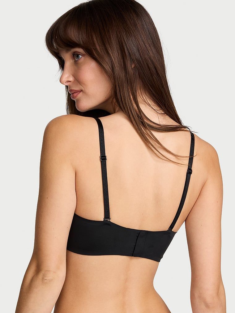 Sweetheart podprsenka bez ramínek a mírně vycpávaná podprsenka. Produkt je černý a pochází z kolekce Invisible by Victoria's Secret.