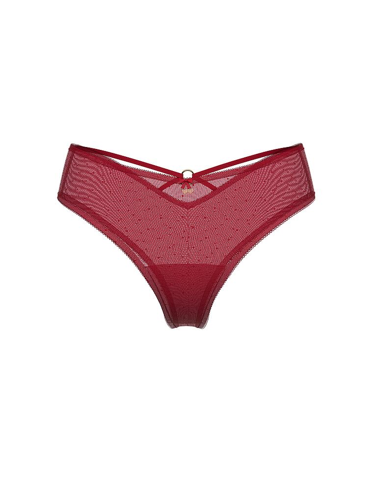 Síťové kalhotky s kovovým přívěskem na zádech Tease Cherry Hardware Cheeky. Produkt je červené barvy a pochází z kolekce Very Sexy.