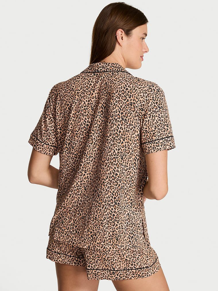 Modální pyžamo s kraťasy. Produkt má zvířecí motiv a pochází z kolekce Victoria's Secret.