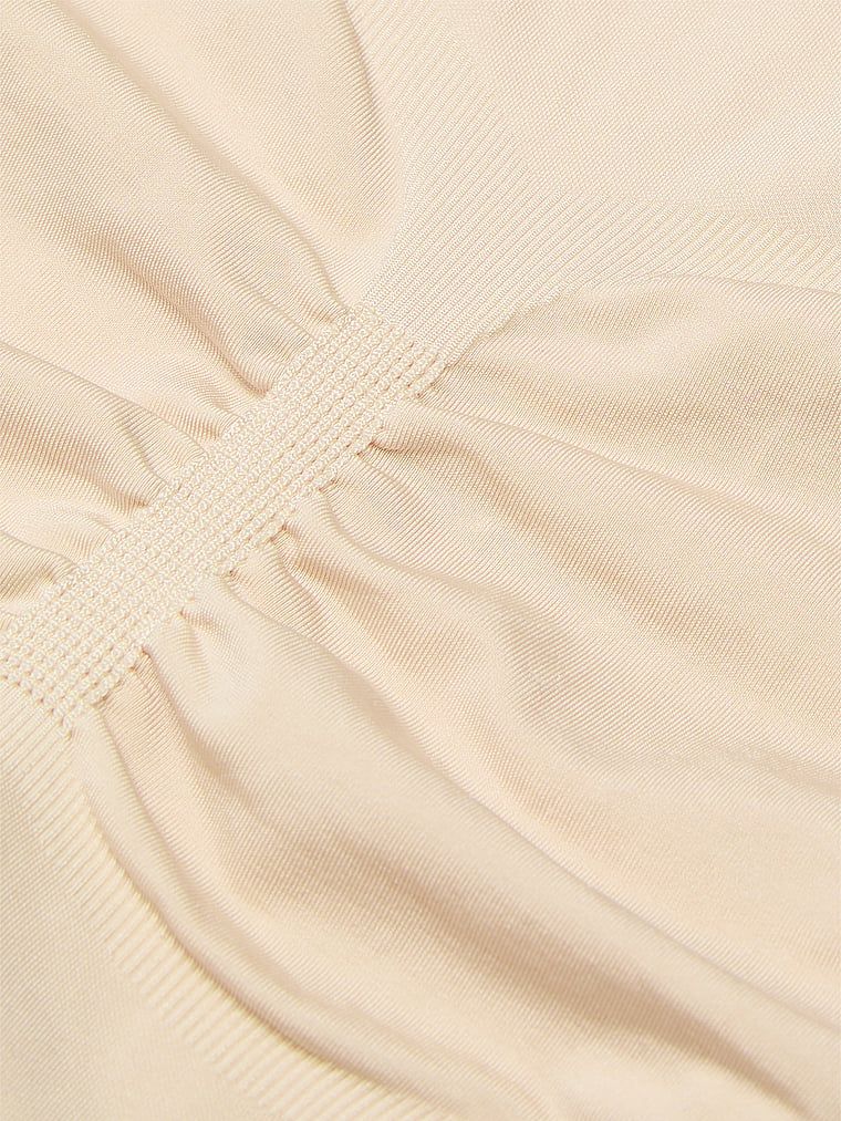 Tvarovací šortky Shapewear by Victoria. Produkt je béžový a pochází z kolekce Victoria's Secret.