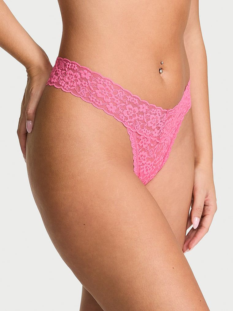 Krajkové tanga s ramínky na zadní straně Blossom. Produkt je růžové barvy a pochází z kolekce Lacie.