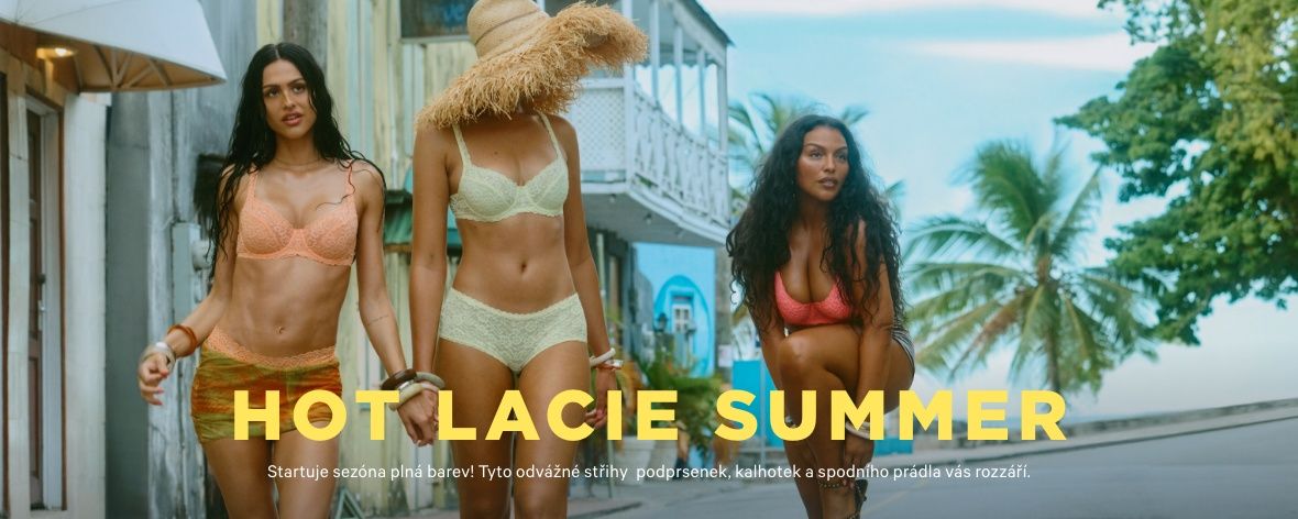 Modelky v sadě spodního prádla z kolekce Lacie v modré a růžové barvě